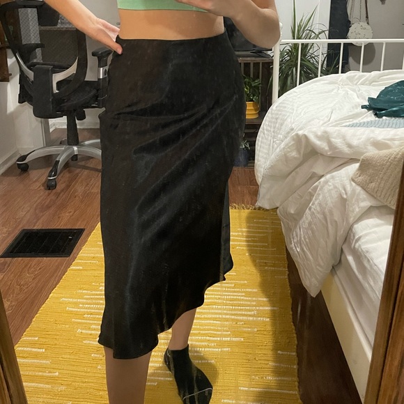 Black Midi Skirt  NEVER WORN - Picture 2 of 4